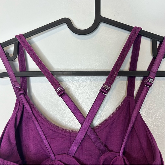 SOLD Lululemon Criss Cross Sports Bra Women’s Size 8 Magenta - Picture 6 of 6